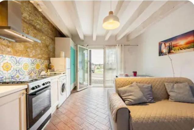 La Casa Di Elvira2 Villa Кастелнуово Берарденга Екстериор снимка